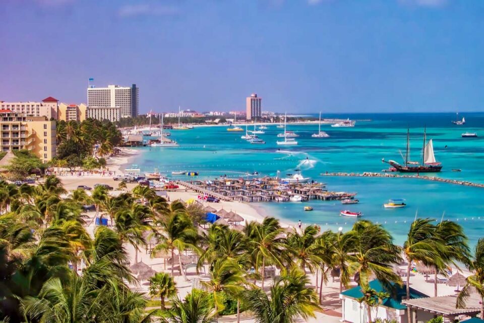 Aruba Honeymoon Guide: Best Hotels + Travel Tips – The Honeymoon Edit