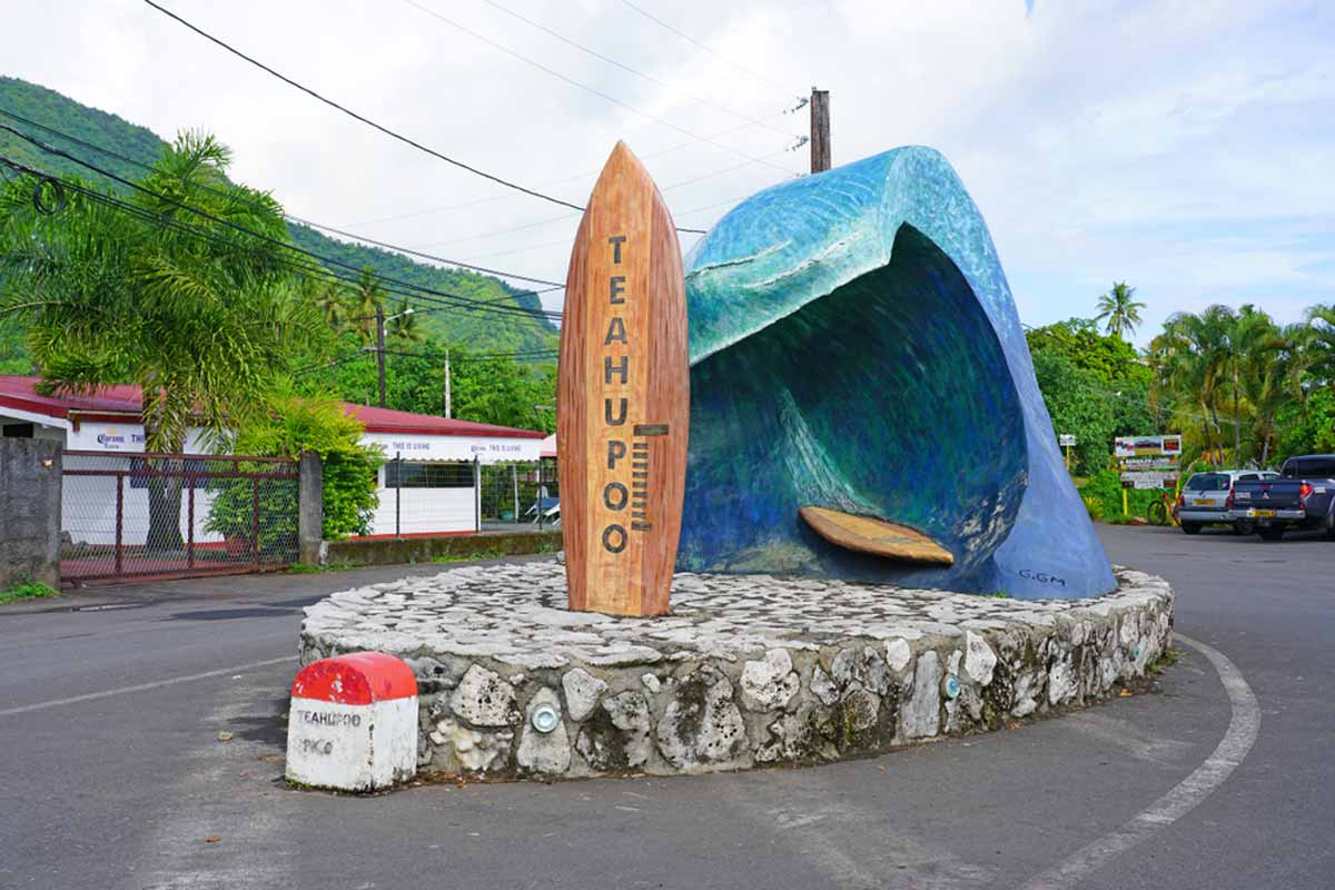 TEAHUPOO, FRENCH POLYNESIA, Tahiti