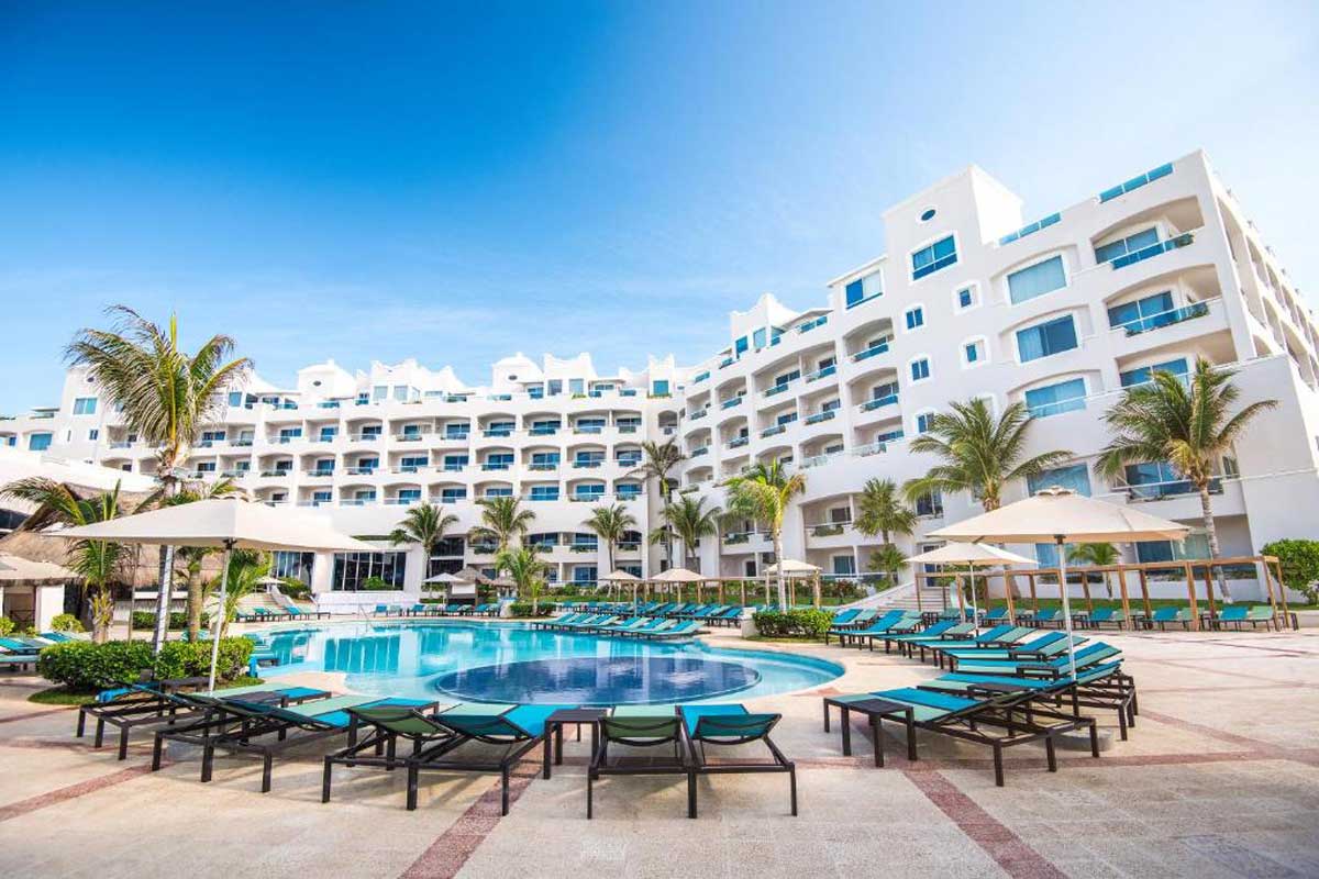 Wyndham Alltra Cancun All Inclusive Resort
