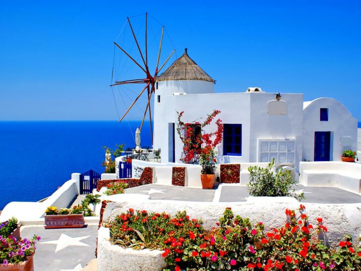 The Ultimate Santorini Honeymoon Guide: Santorini Honeymoon Tips & Best Hotels